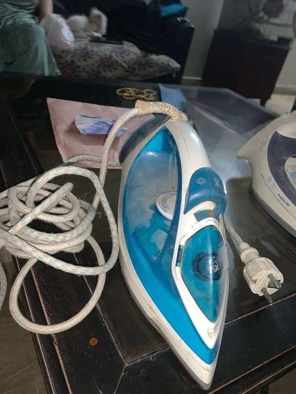 PLIPS STEAM IRON 3