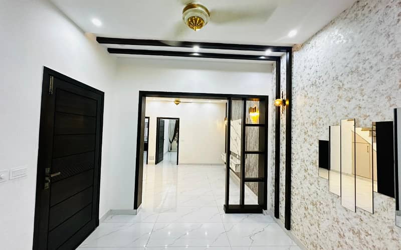 5 Marla luxury Modern House available For Sale In Paragon City Lahore 8