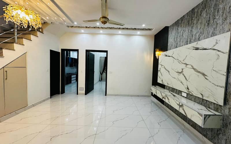 5 Marla luxury Modern House available For Sale In Paragon City Lahore 16