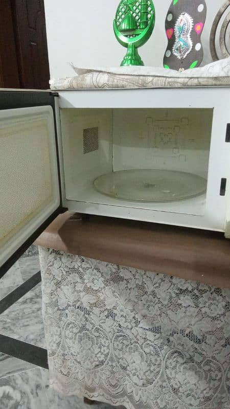 microwave Haier used. . . 0