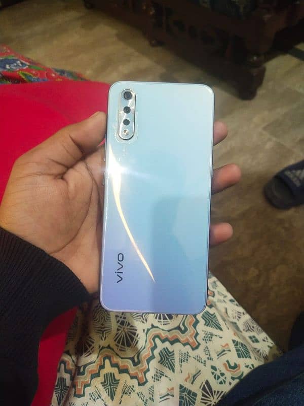 Vivo S1 urgent sale, With box and orignal charger, total geniune 2