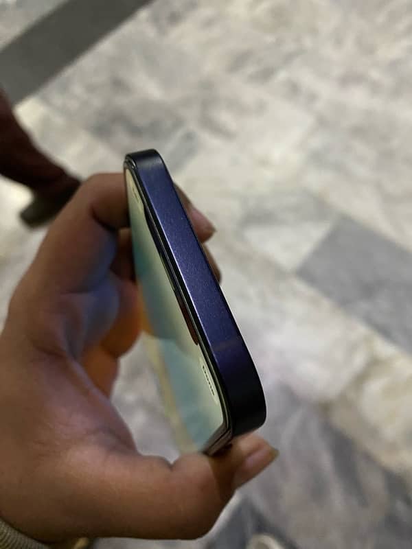 iphone 12 Black colour 64 GB water pack 5