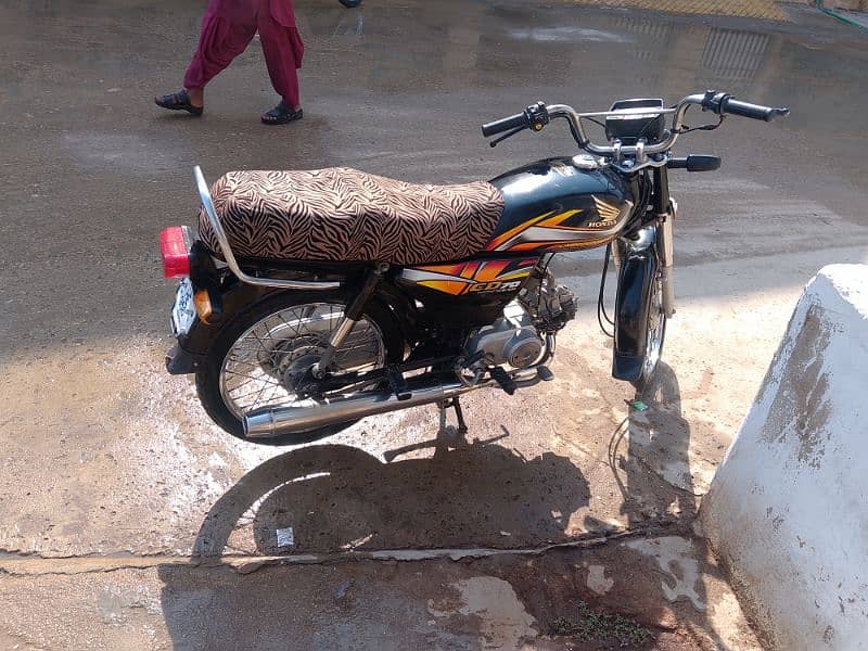 Honda CD 70 2022 3