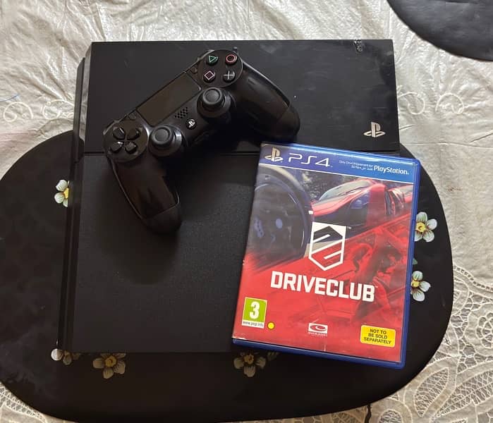 PS4(FAT),original controller and a free game (DRIVE CLUB) 1