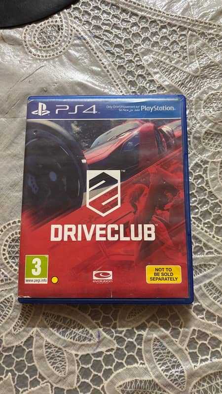 PS4(FAT),original controller and a free game (DRIVE CLUB) 4