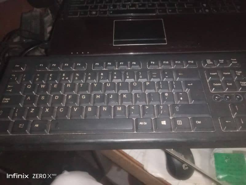 4GB RAM 80GB Hard Audionic Sapeker keyboard kam nai karta 6