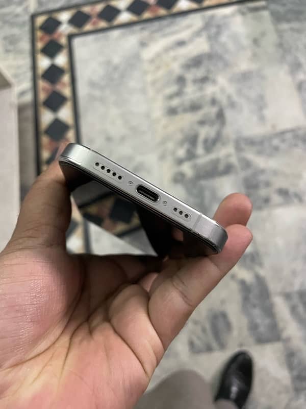 iPhone 15Pro White Titanium 2