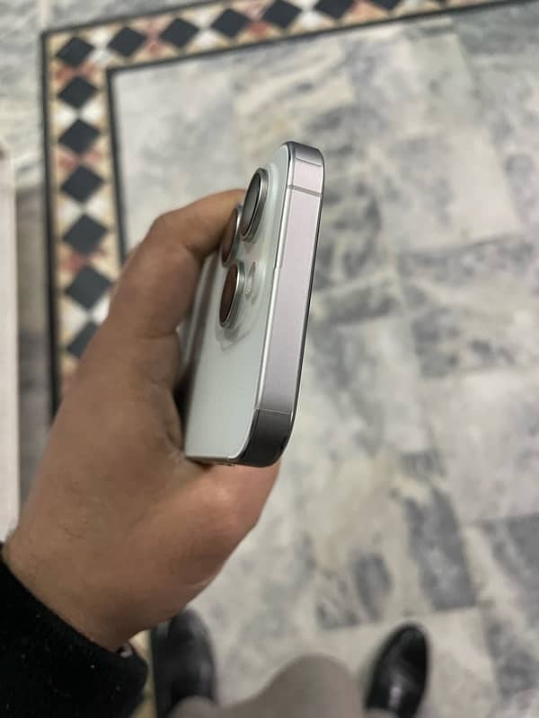 iPhone 15Pro White Titanium 6