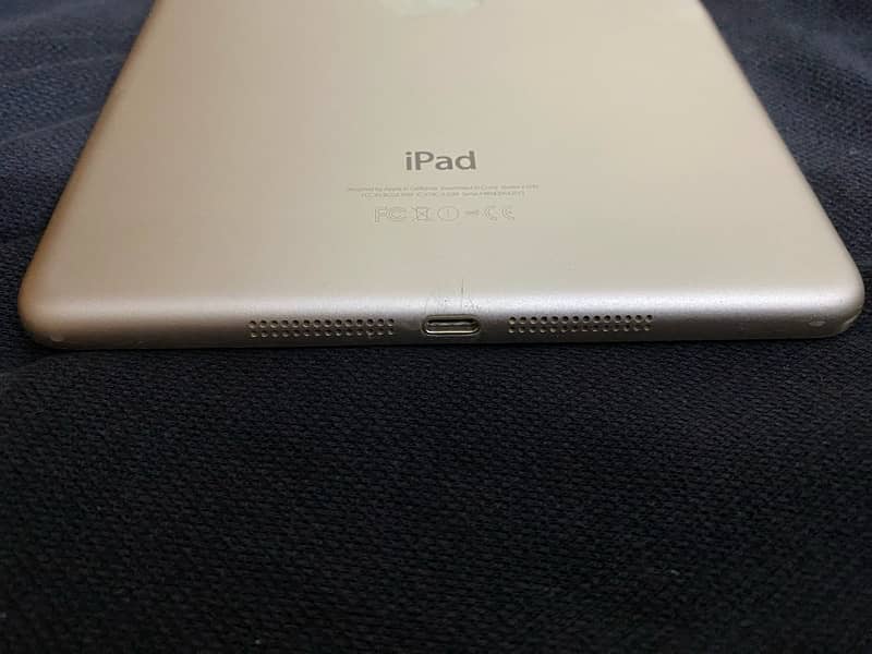 ipad mini 3 with box 1