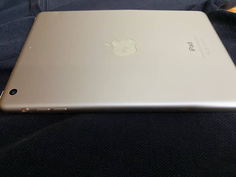 ipad mini 3 with box 2