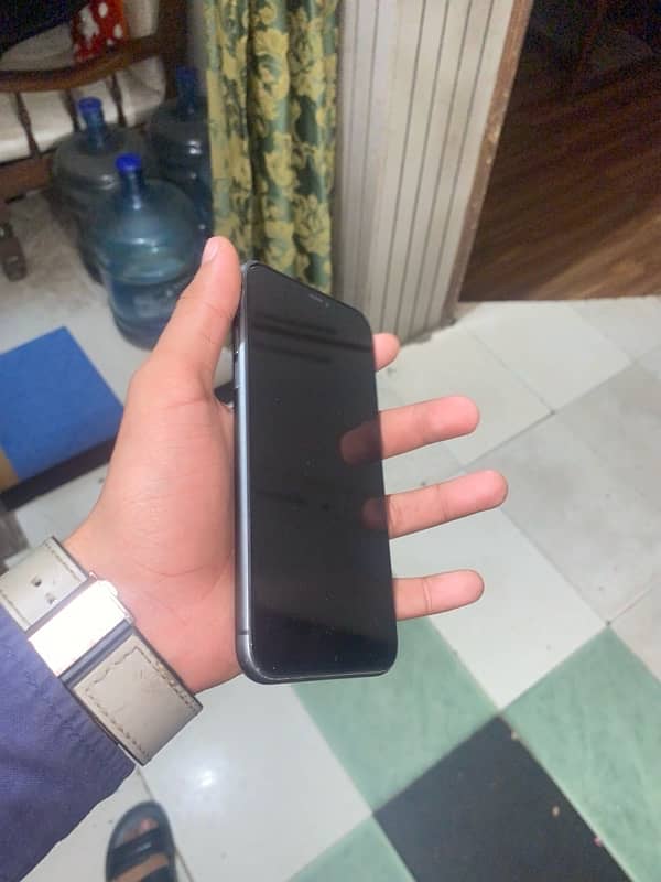 iPhone 11 10 by 8 condition 0