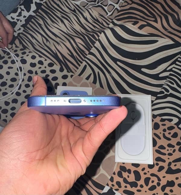 iphone16 blue 7