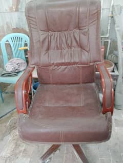 good condition chair office use sale urgently