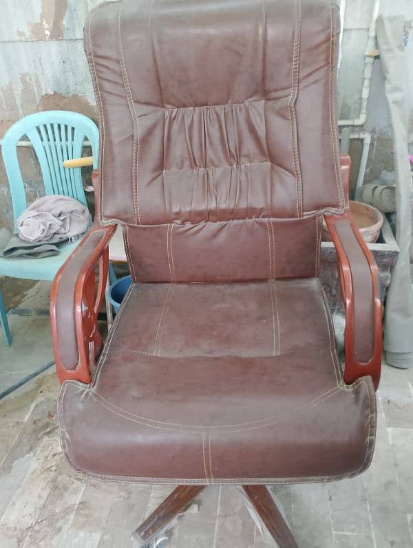 good condition chair office use sale urgently 0