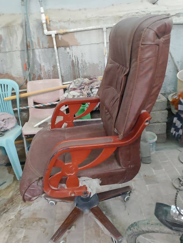 good condition chair office use sale urgently 2