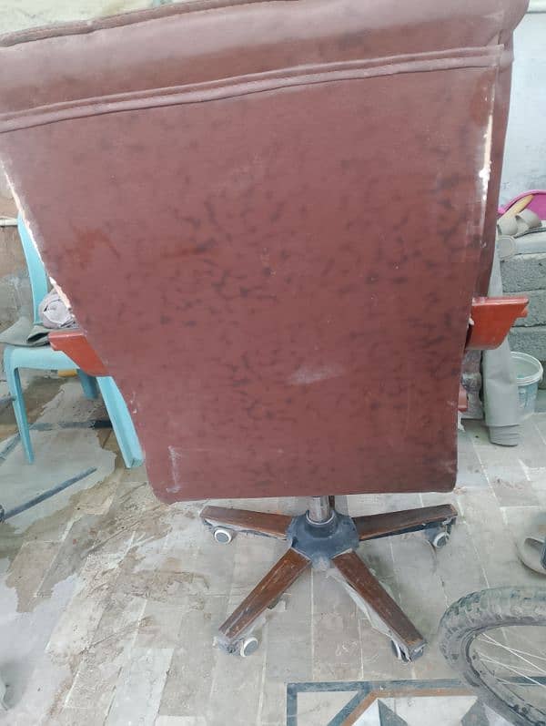 good condition chair office use sale urgently 3