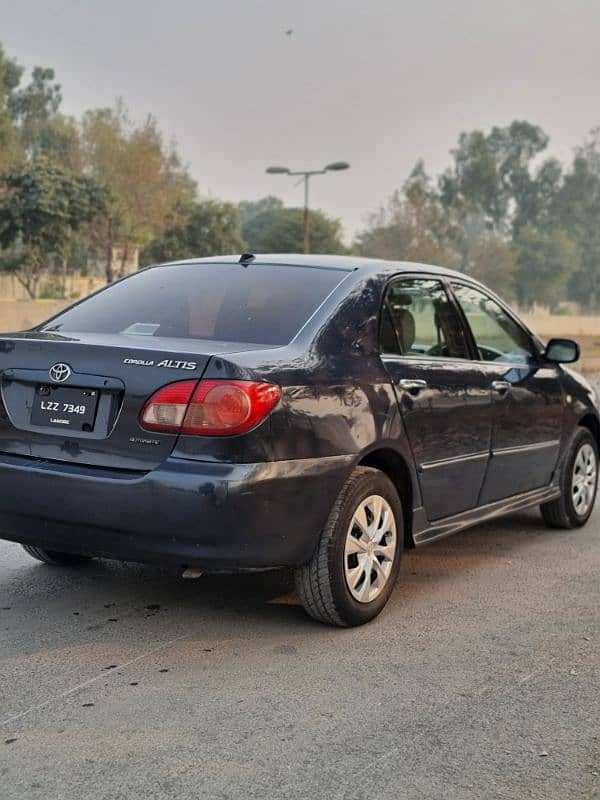 Toyota Corolla Altis 2005 4