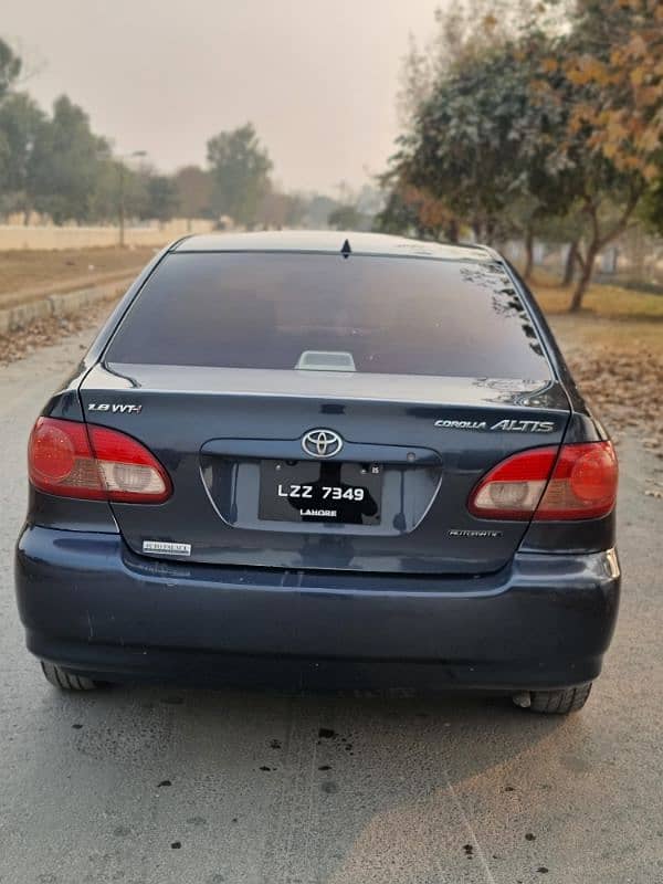 Toyota Corolla Altis 2005 5