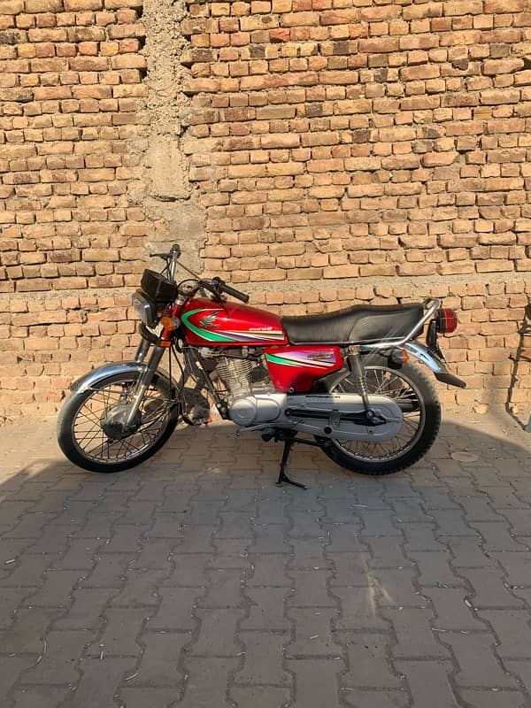 Honda 125, 2013 Model, Good Condition, Lahore number 4