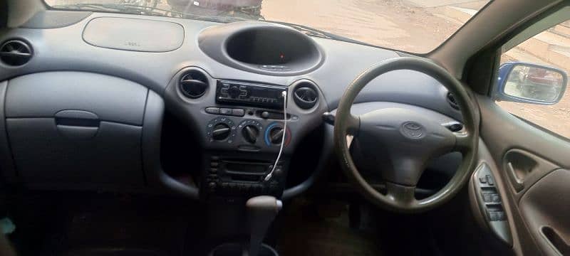 Toyota Vitz 2001 9