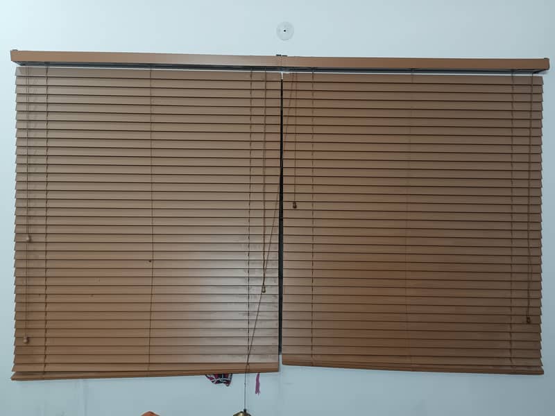 Wooden Blind for Sale in Islamabad. Number of pieces are 4. 0