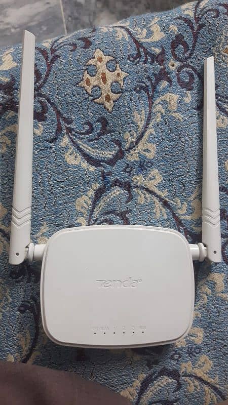 tenda router with charger and 20 meter internet cable 2