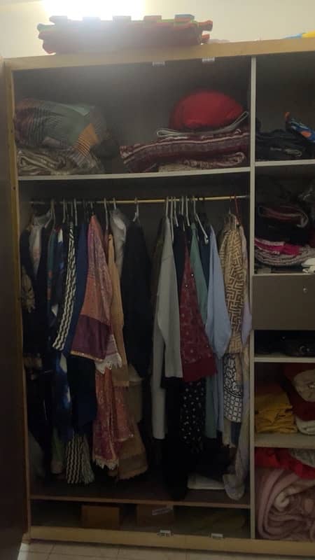 Large cupboard /wardrobe 2