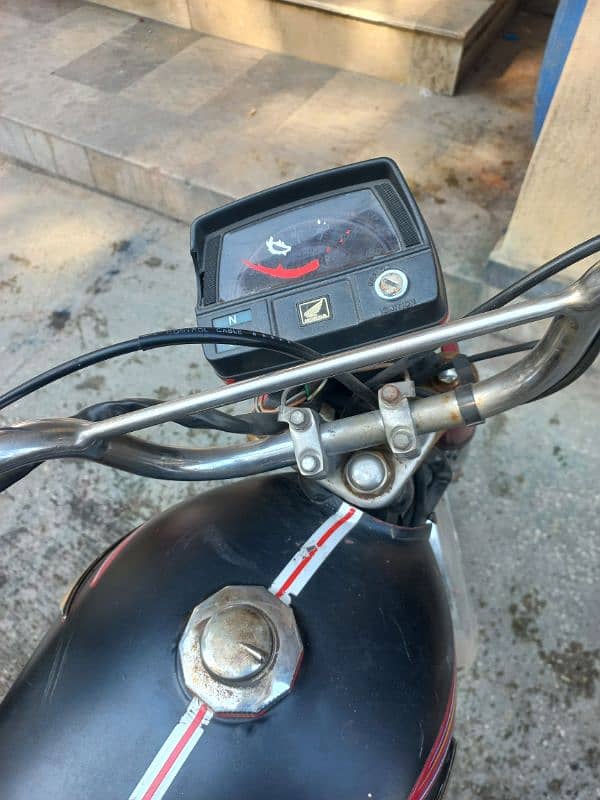 Honda. cd 70 . one hand better condition to buy 4