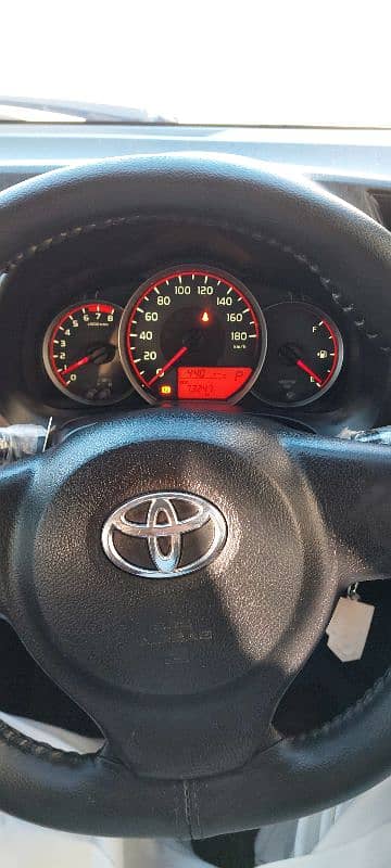 Toyota Vitz 2011 9