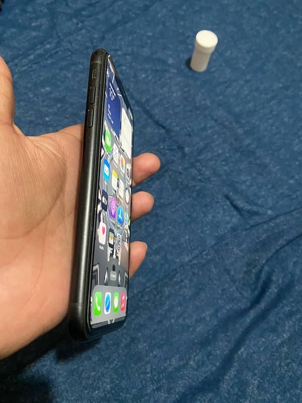 iPhone XR 1