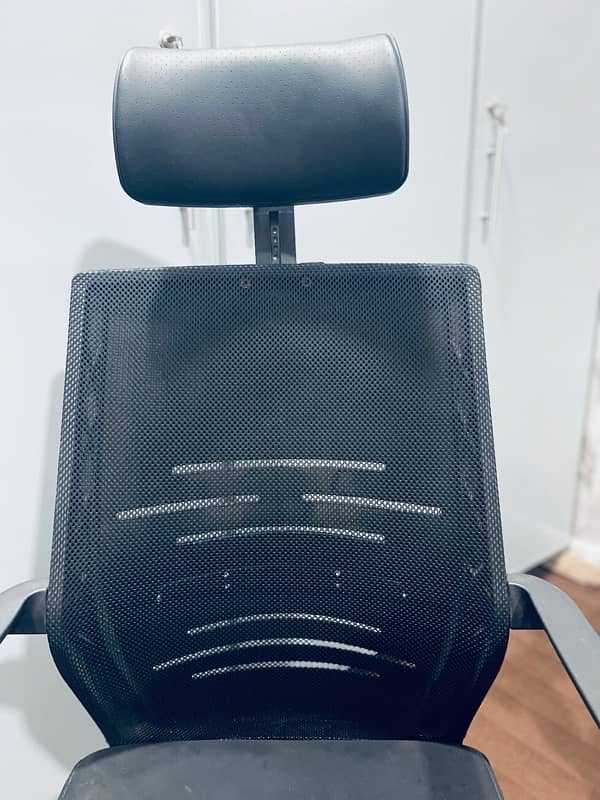 Revolving Office Chair 9/10 Condition 7