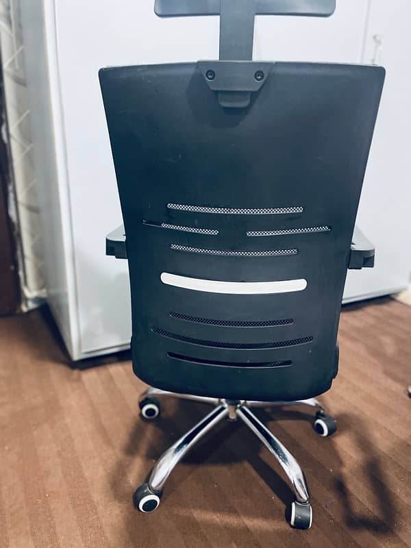 Revolving Office Chair 9/10 Condition 8