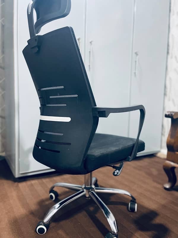 Revolving Office Chair 9/10 Condition 10