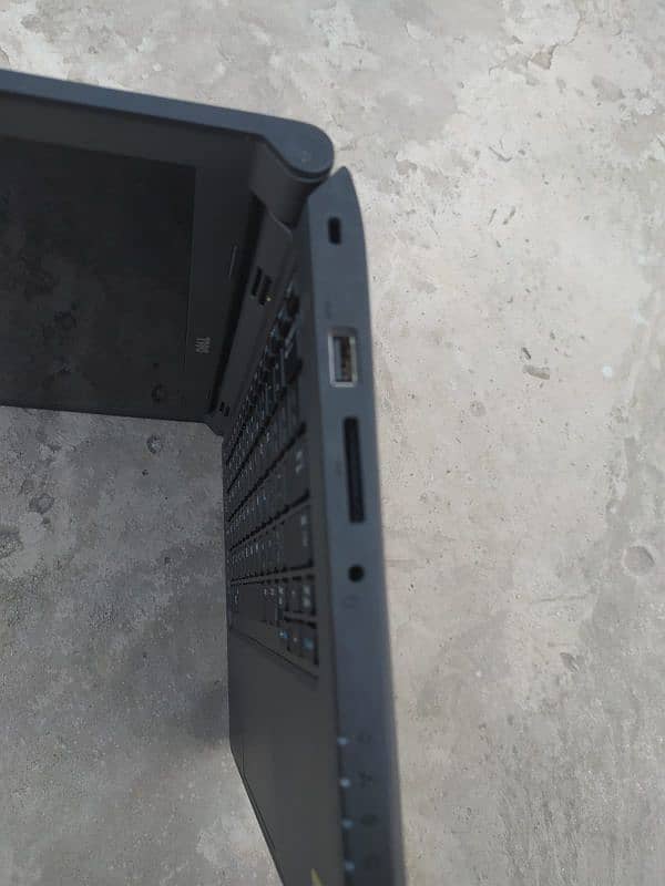 laptop Dell latitude 3160 1