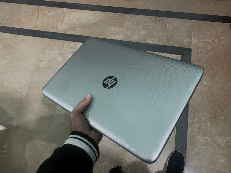 Hp Notebook i3 5th Gernation 1