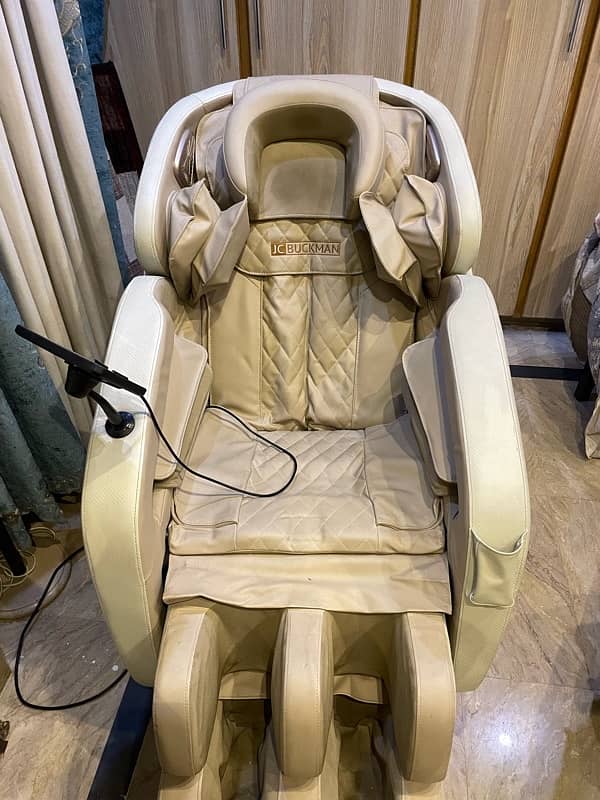 JC BuckMan IndulgeUs Massage Chair 0