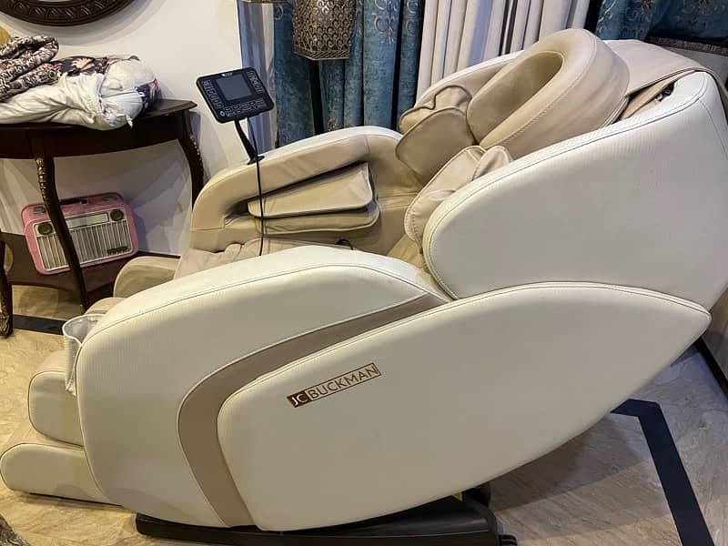 JC BuckMan IndulgeUs Massage Chair 2