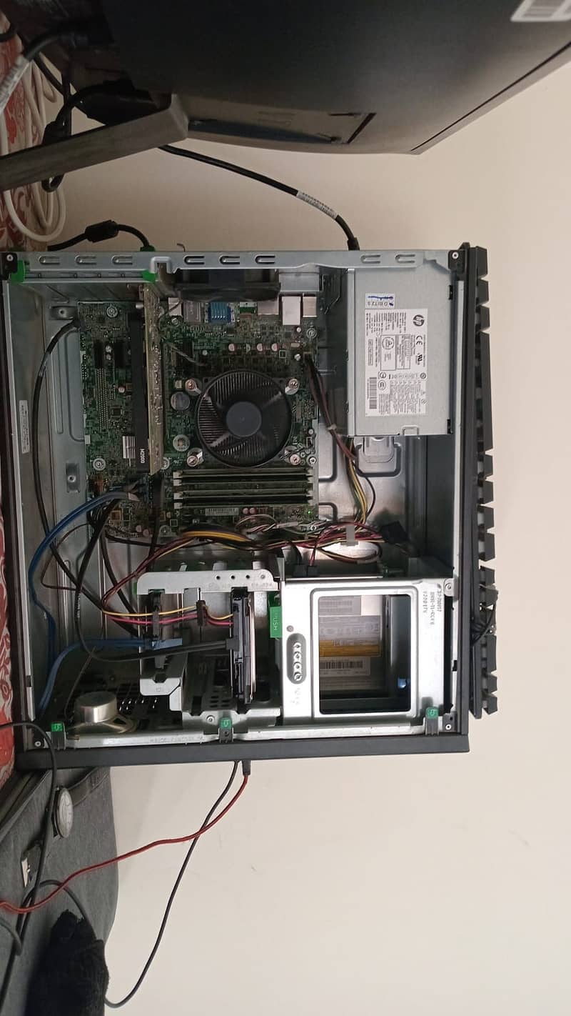 CORE I5 WITH 4GB GPU AND MONITER 1