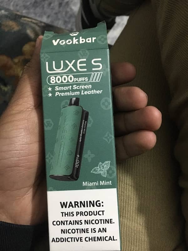 LUXE X 8000 puffs C TYPE CHARGER 03020401164 number 1