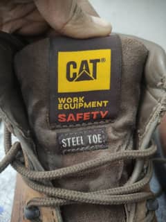 Gently Used Caterpillar Safety Shoes for Sale - Excellent Condition!