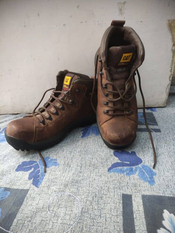 Gently Used Caterpillar Safety Shoes for Sale - Excellent Condition! 2