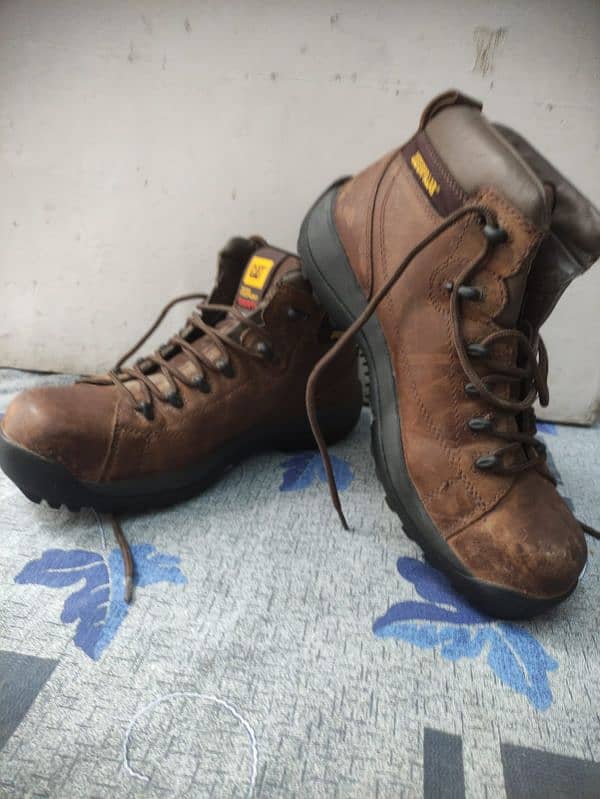 Gently Used Caterpillar Safety Shoes for Sale - Excellent Condition! 3