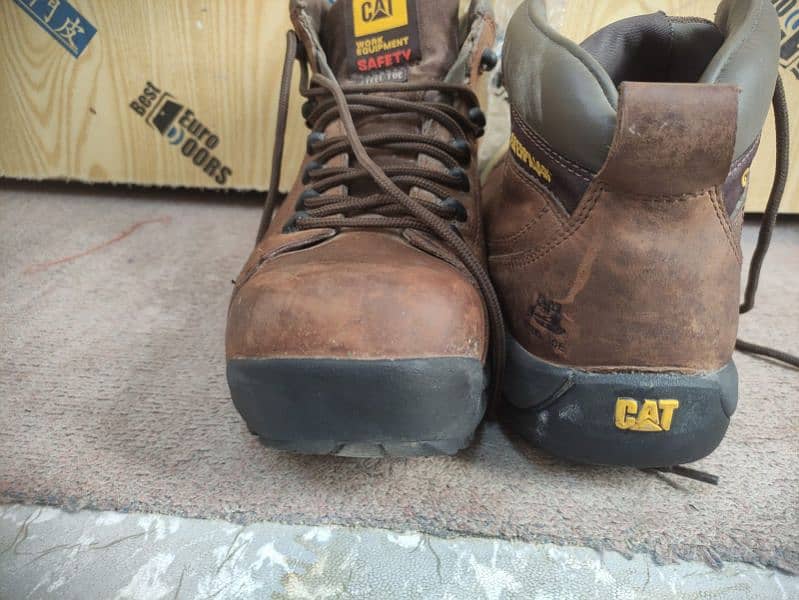 Gently Used Caterpillar Safety Shoes for Sale - Excellent Condition! 4