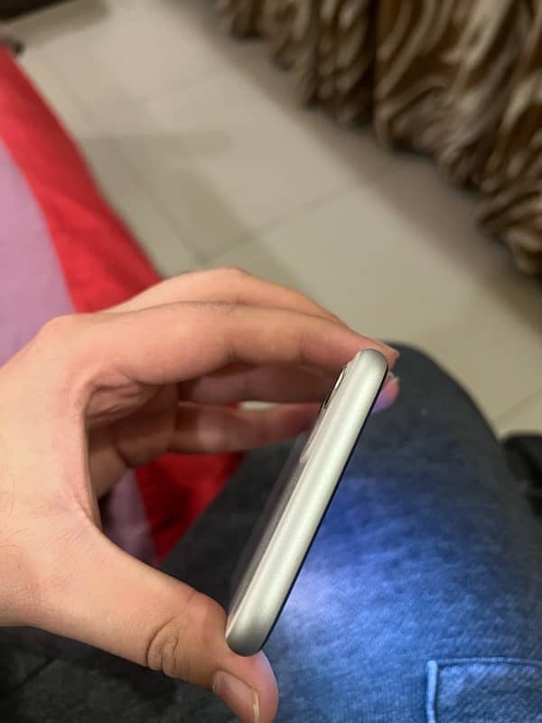 iphone 11  128Gb non pta 3