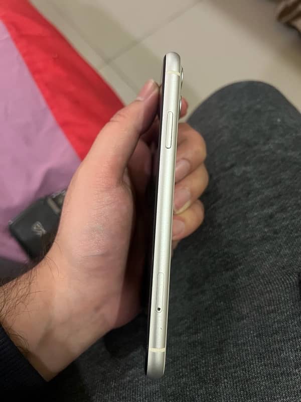 iphone 11  128Gb non pta 4