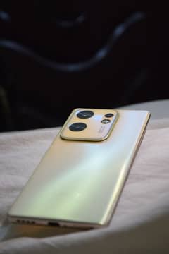 Infinix Zero 30 (Golden)