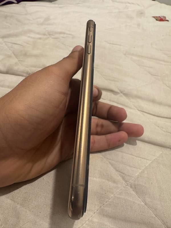 iphone xsmax Gold 3