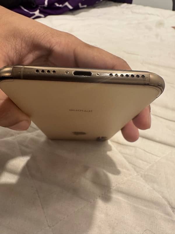 iphone xsmax Gold 4