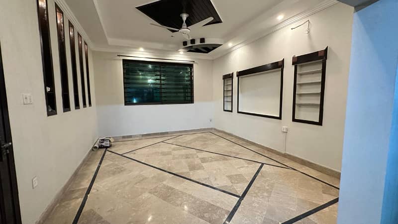 Spret portion available for rent Pani bjli tile floor 3