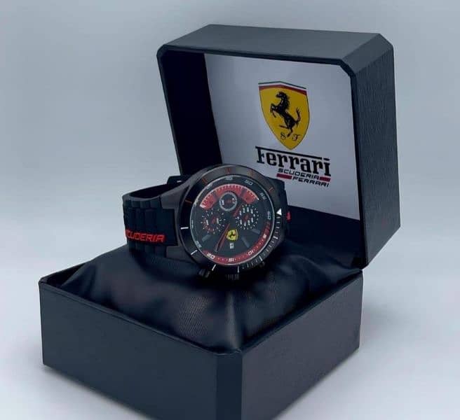 Casual Ferrari analogue watch 3